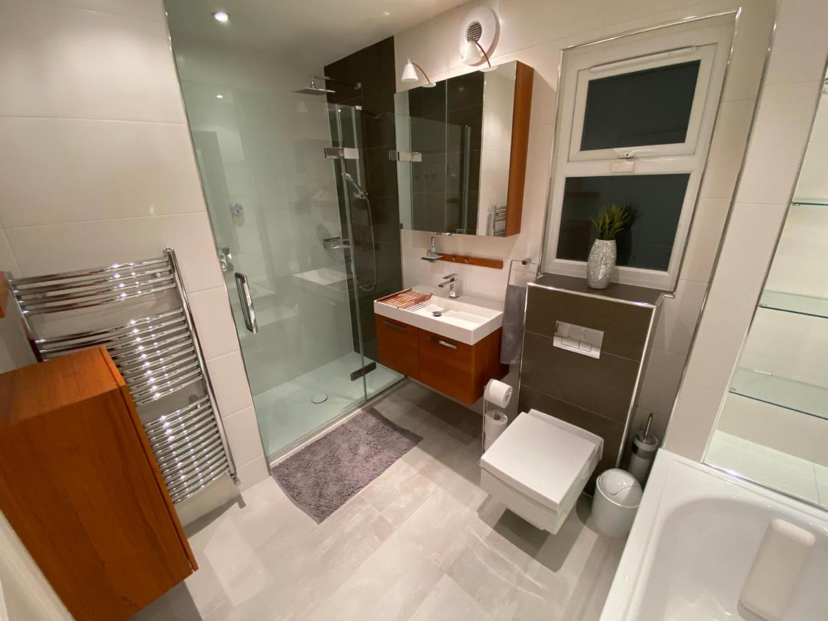 Private Rooms In Excellent Family House ,Zone 2 Londra Exterior foto