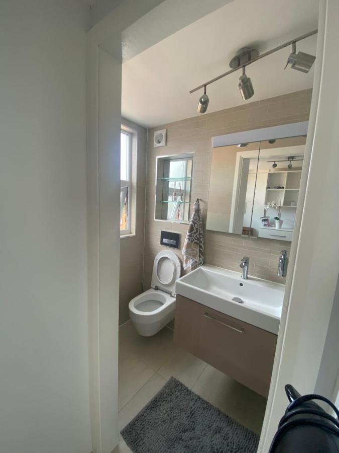 Private Rooms In Excellent Family House ,Zone 2 Londra Exterior foto
